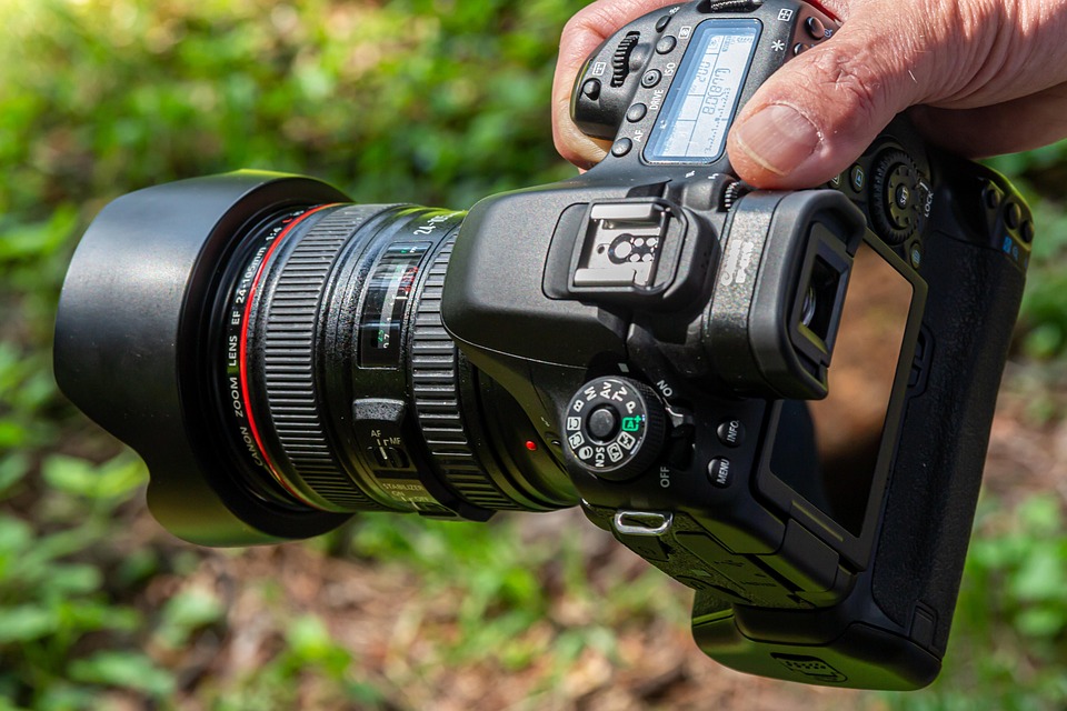 2026年、一眼レフはまだ通用する？今買うならミラーレス？