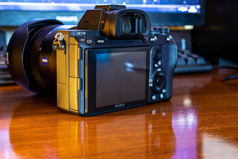 Sony FX5に驚きの新オプション!着脱式チルトEVFで撮影自在