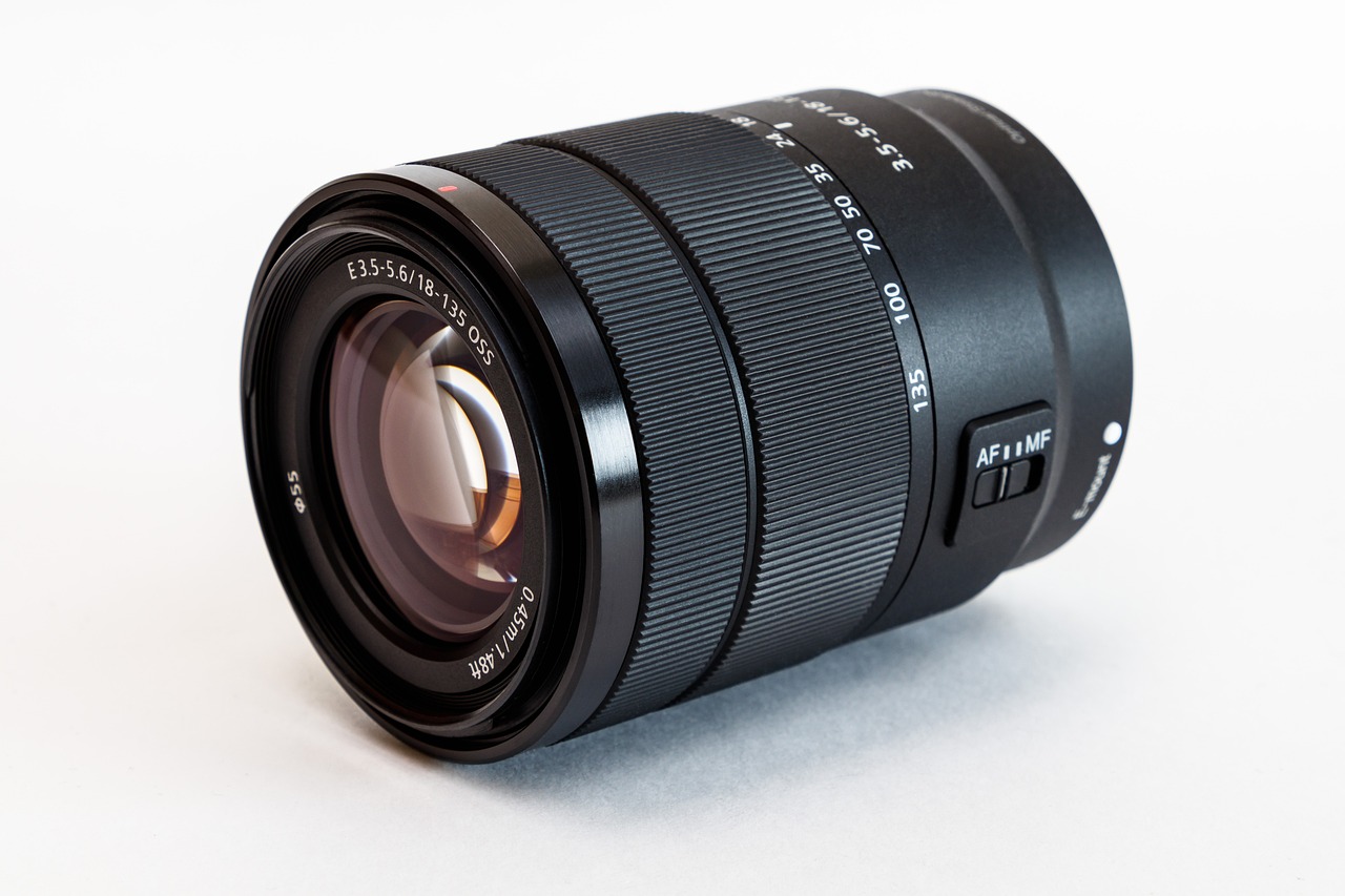 Sony 新レンズ100-400mm f/5.6-8の発表日巡り情報が錯綜