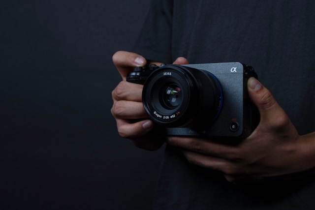 B&H Photo Sony FX5の予約注文分を9月4日から出荷開始と顧客に通知