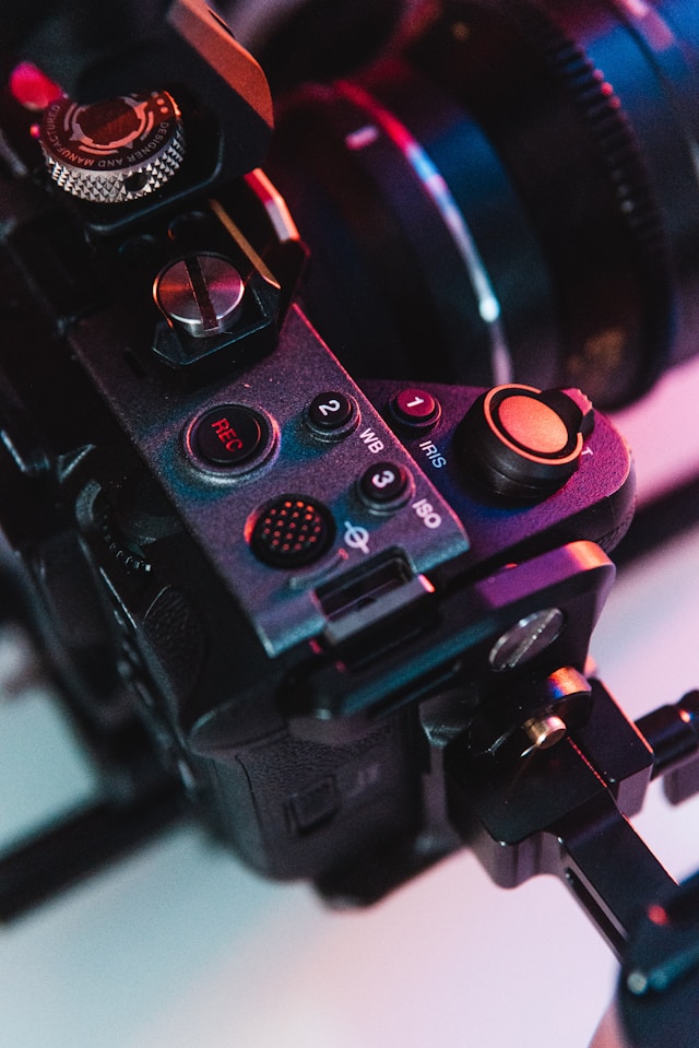 【速報】大手小売店Adorama発表 Sony FX5の出荷開始日が9月15日に決定 当初予定より約1ヶ月遅れる